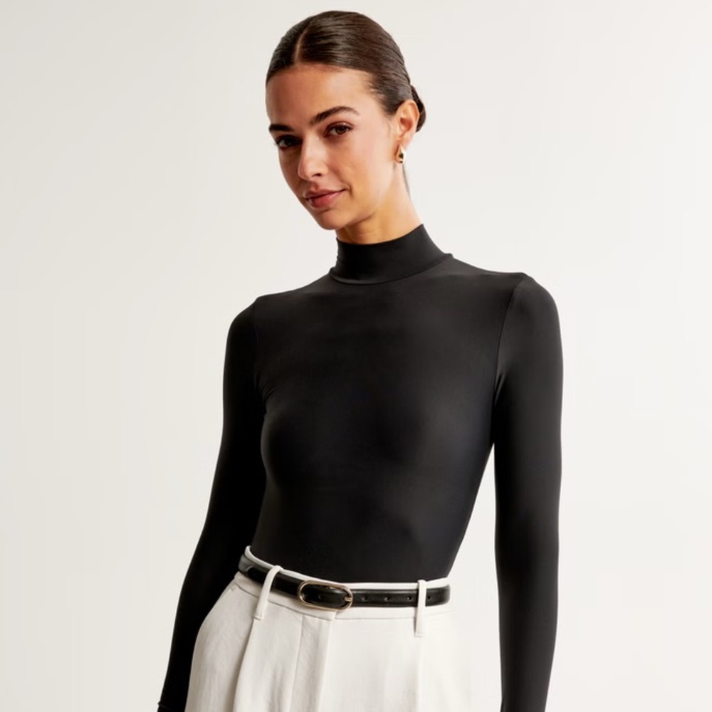 Abercrombie & Fitch Soft Matte Seamless Long-Sleeve Mockneck Bodysuit - M